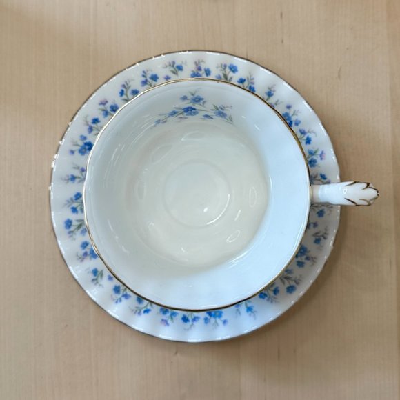 Vintage (1970s) Royal Albert Memory Lane Teacup and Saucer Set - Picture 2 of 7